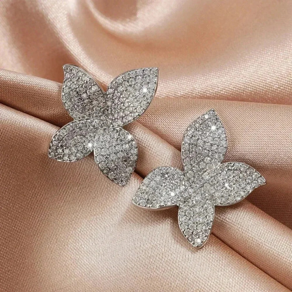 Women's Diamond detailed Butterfly-Shaped Stud Earrings - Picture 12 of 14